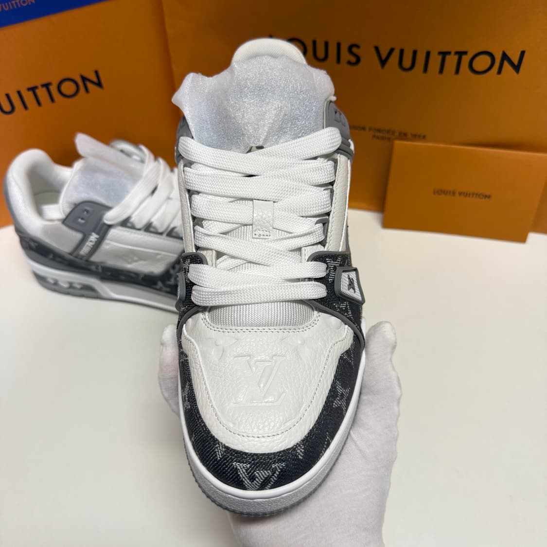 [정품/새상품/초특가] 루이비통 LV트레이너 스니커즈 그레이 상품이미지2