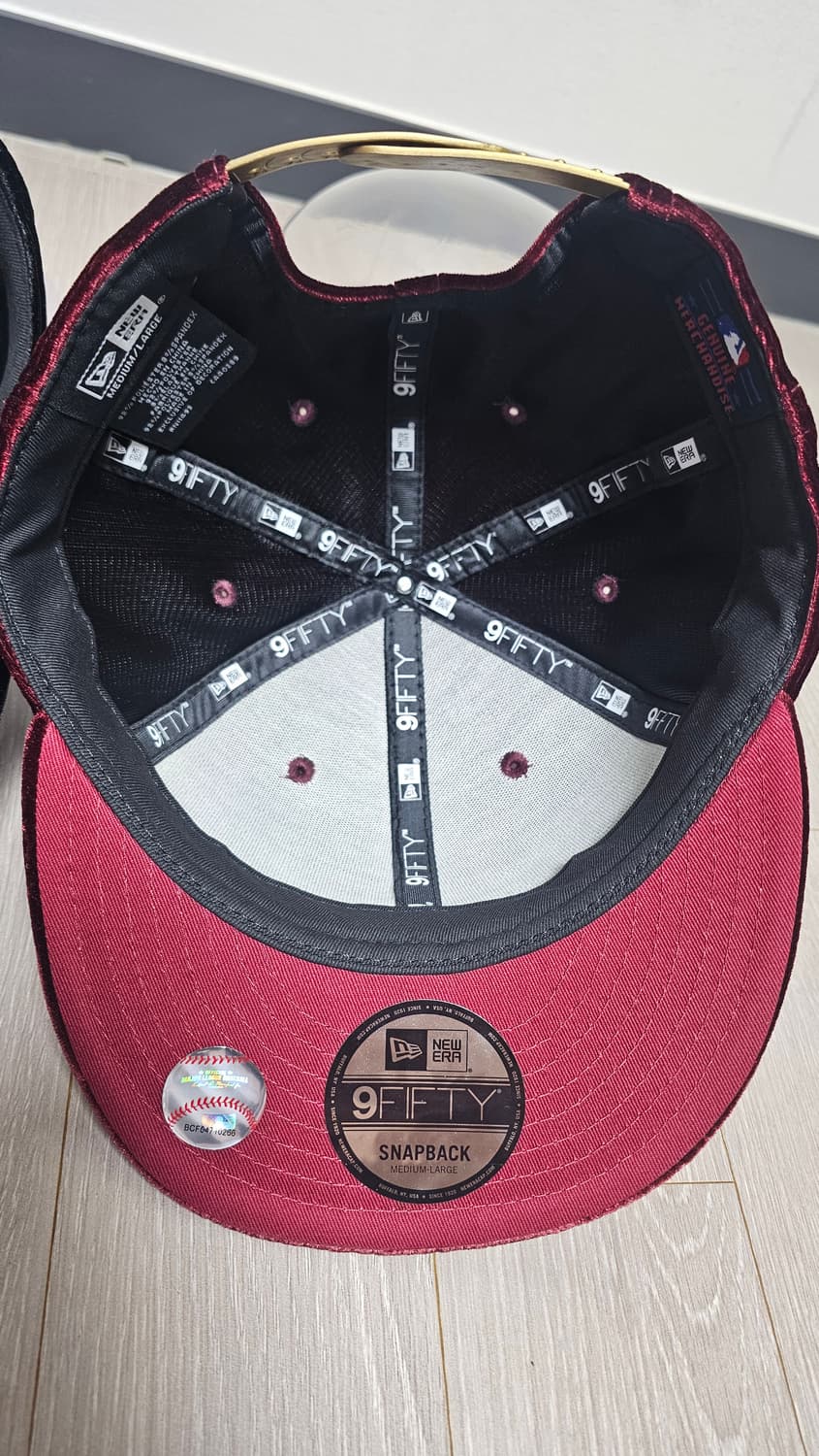 뉴에라 뉴옥양키스 벨루어 스냅백 버건디 (미디움라지) 상품이미지4