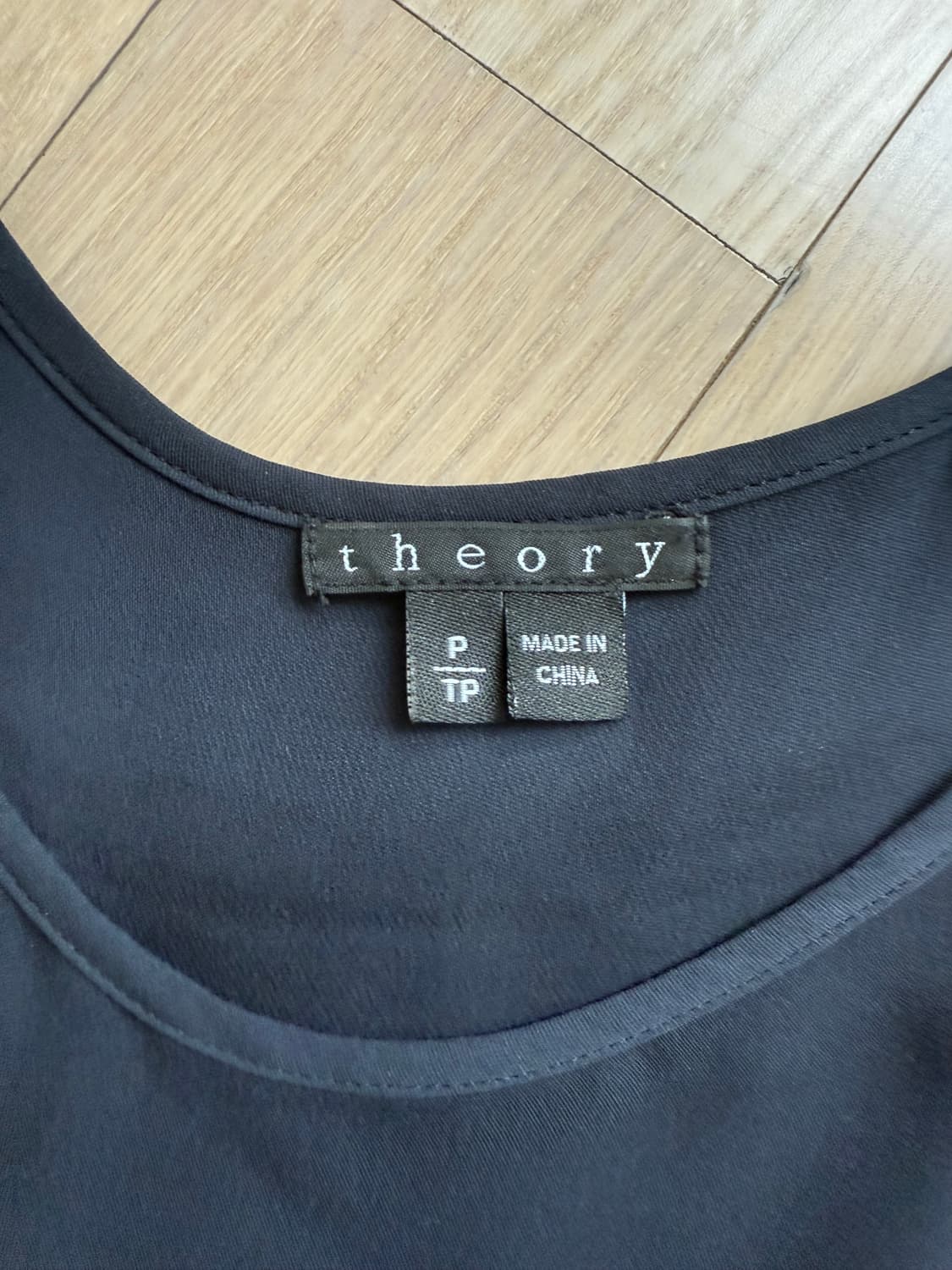 [새상품.정가35] Theory 하늘하늘 여신되는 고급소재 실크 탑 상품이미지2