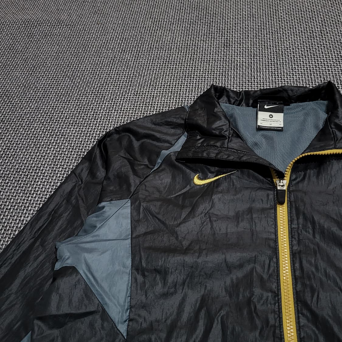 나이키 스우시 골드라인 글로시 바람막이 자켓 (M) 상품이미지3