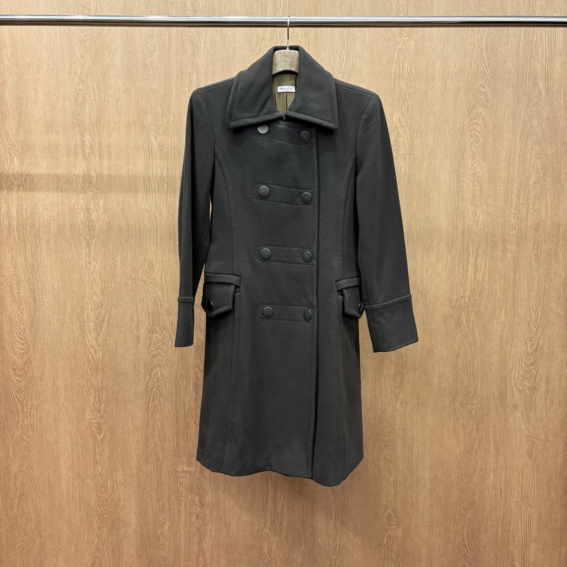 막스앤코 클래식 더플 코트 더블 버튼 허리 절개 소매 스트랩 디테일 카키 상품이미지2