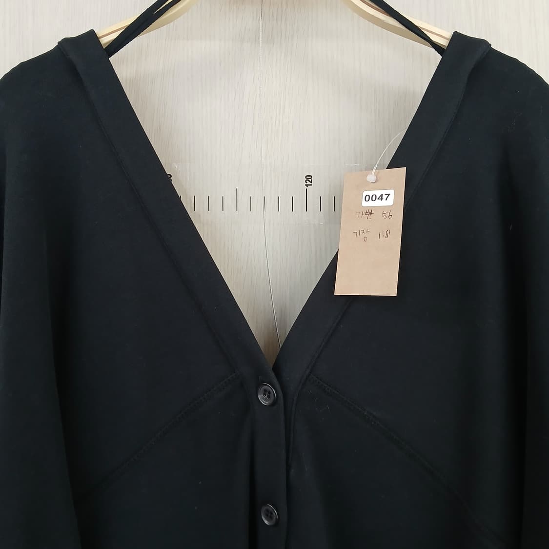 COS 블랙 브이넥 롱 원피스 단추 포인트 상품이미지9