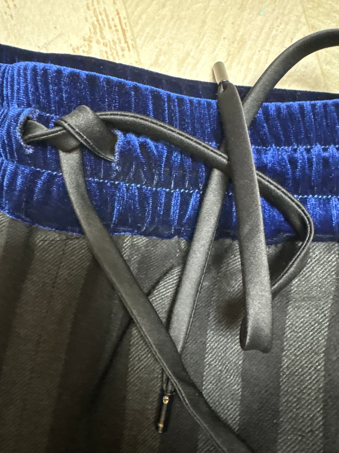 정품/] 럭키슈에뜨 벨벳 배색 스트라이프 와이드 팬츠 (36) 상품이미지4