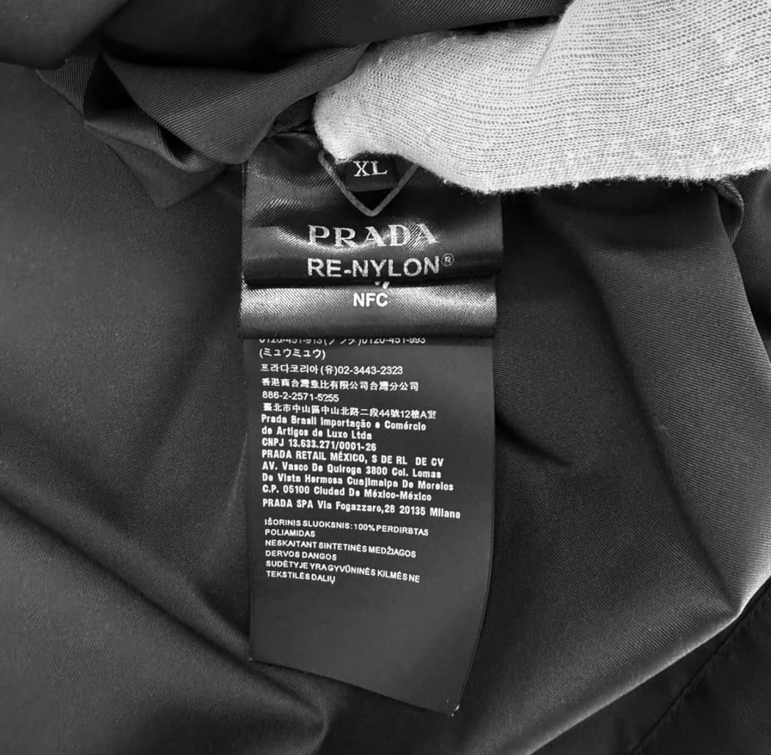 [XL] 프라다 남성 삼각로고 리나일론 버클 분리 변형 셔츠 자켓 블랙 상품이미지10