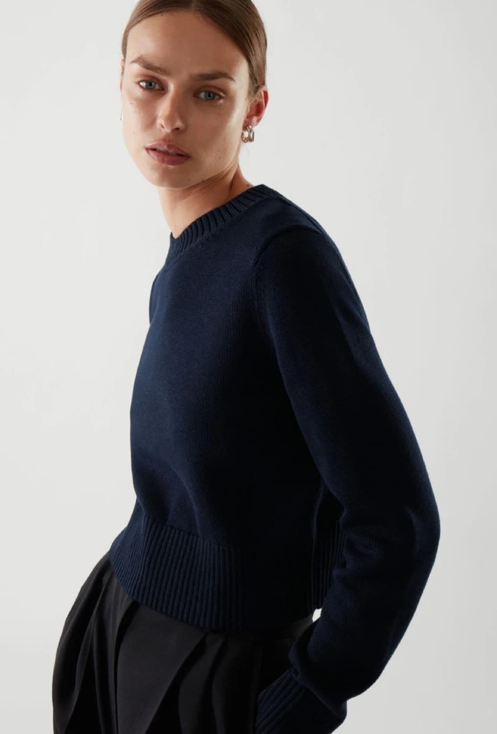 [코스] 네이비 크롭 니트 상품이미지1