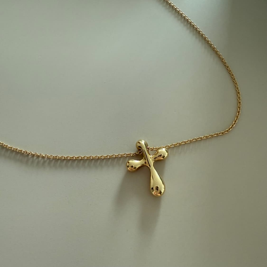 티파니앤코 18k 엘사 퍼레티 크로스 펜던트 십자가 목걸이 옐로우골드 상품이미지2