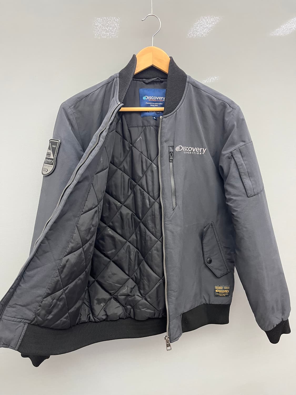 디스커버리 봄버 자켓 상품이미지5