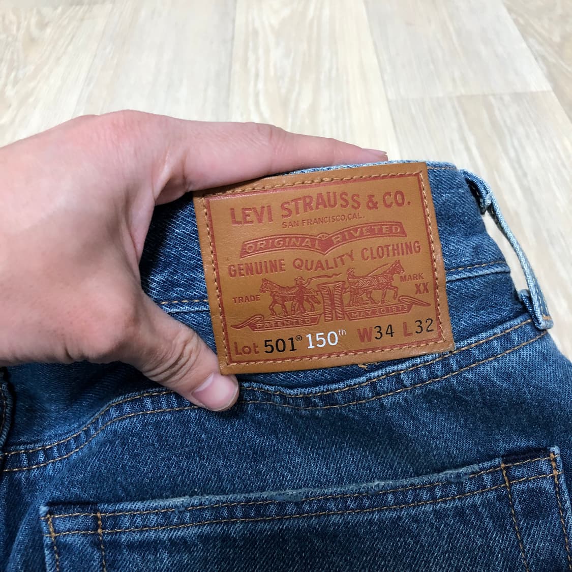 (34) 리바이스 501 150 주년 스트레이트핏 디스트로이드 연청데님 상품이미지6