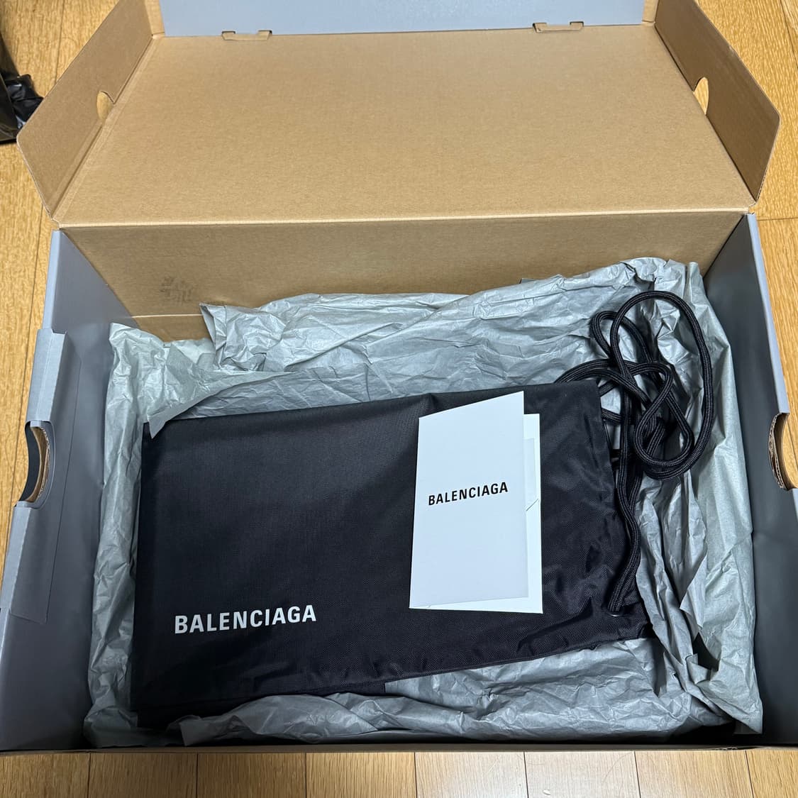 발렌시아가 6xl 블랙 그레이 상품이미지5