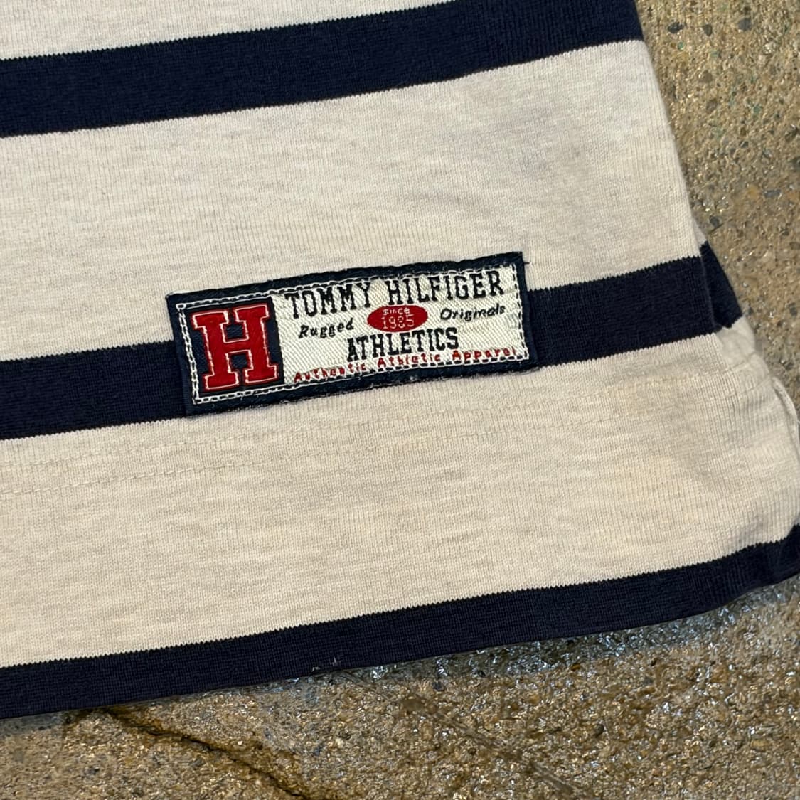90s 미국 빈티지 타미힐피거 올드스쿨 빅로고 브이넥 롱슬리브 상품이미지6
