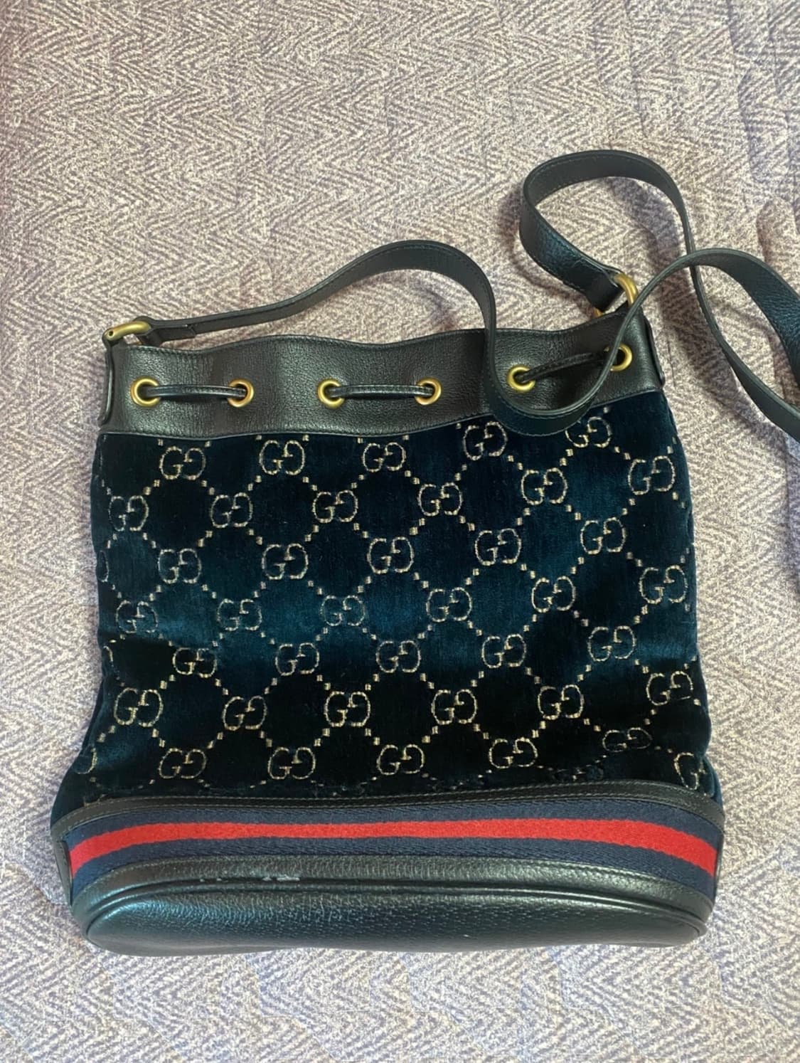 구찌 GG 벨벳 버킷백 네이비 상품이미지2