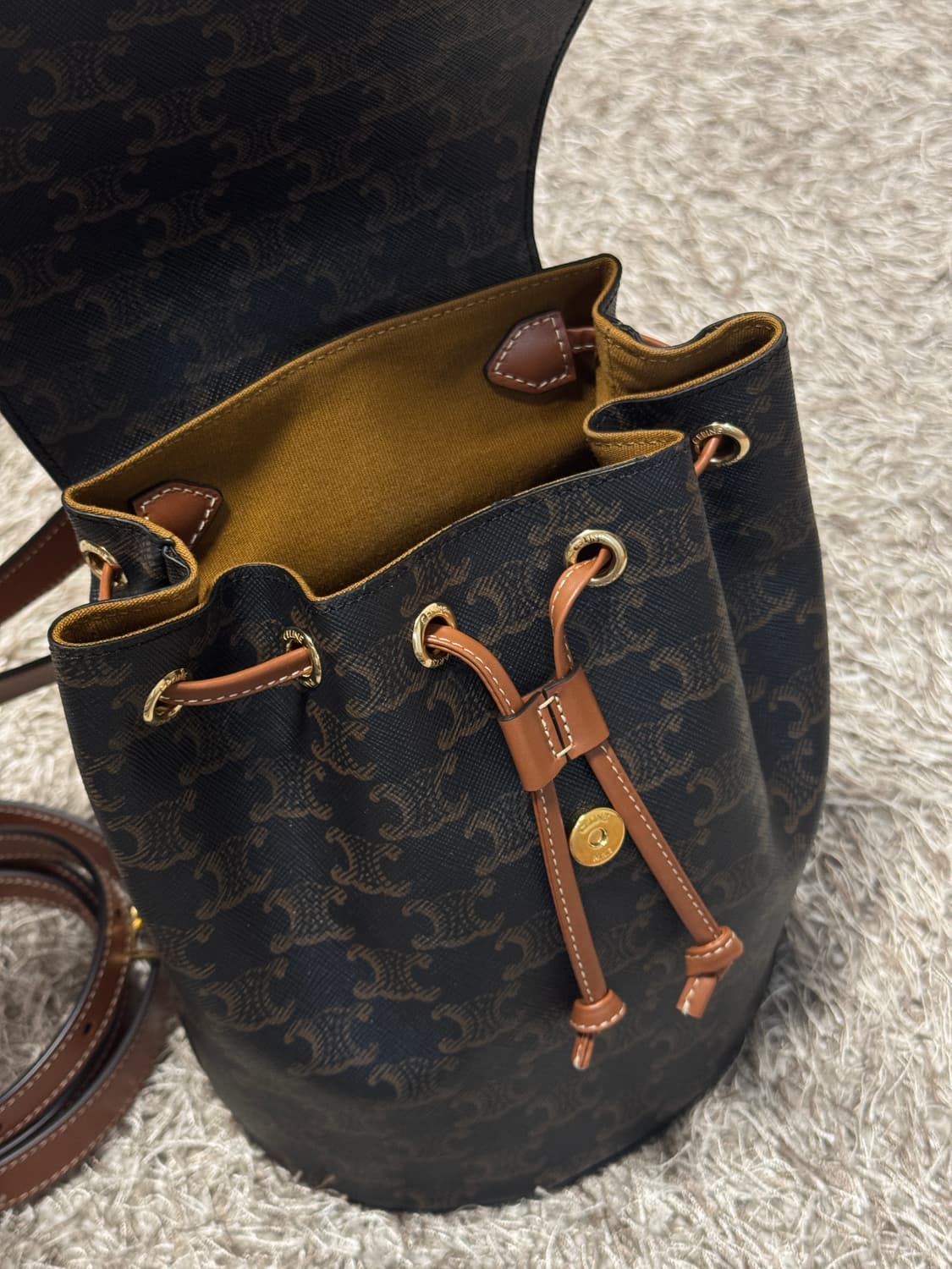 CELINE 보니 백팩 - 트리옹프 캔버스 & 카프스킨 상품이미지8