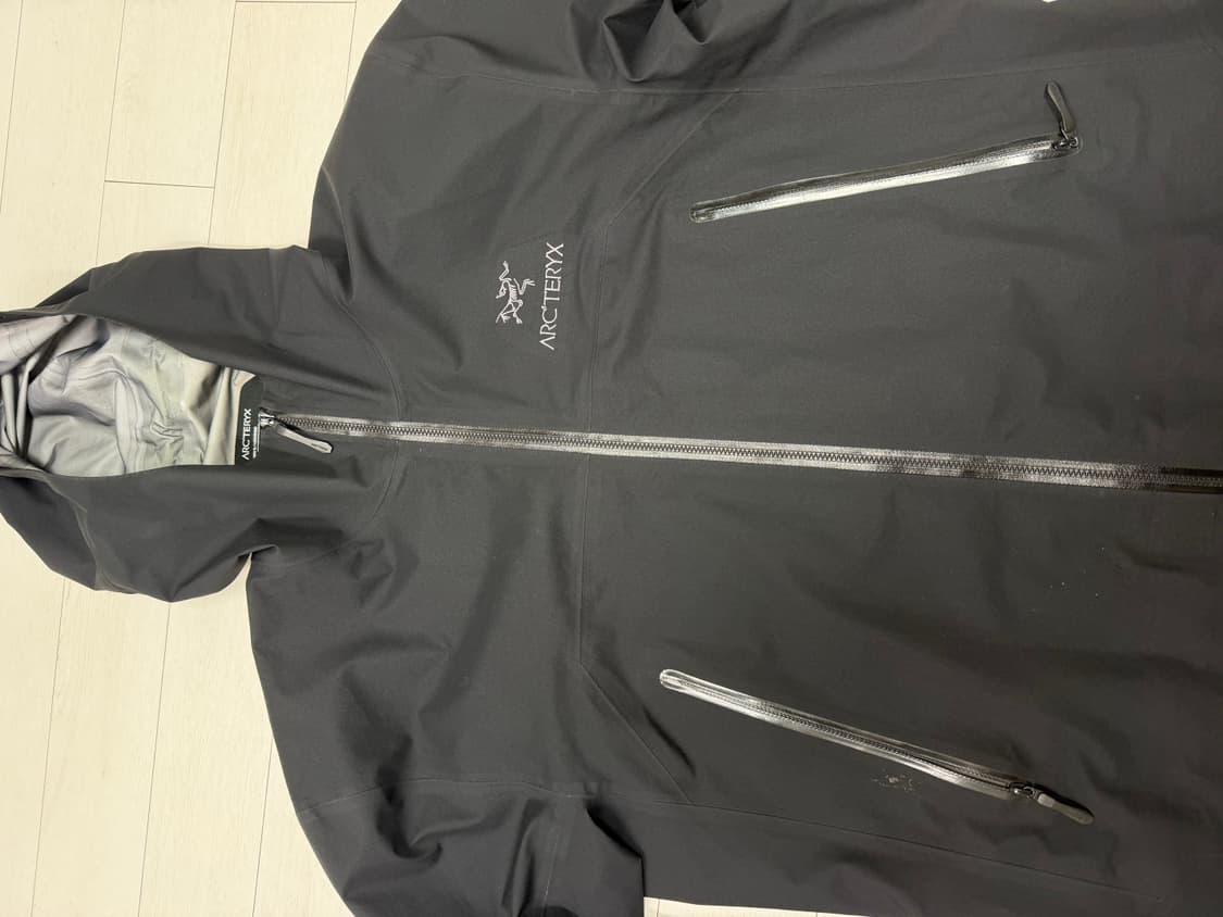 아크테릭스 베타 M 사이즈 블랙  사용감이 많습니다 ... 그래서 크림에 상품이미지4