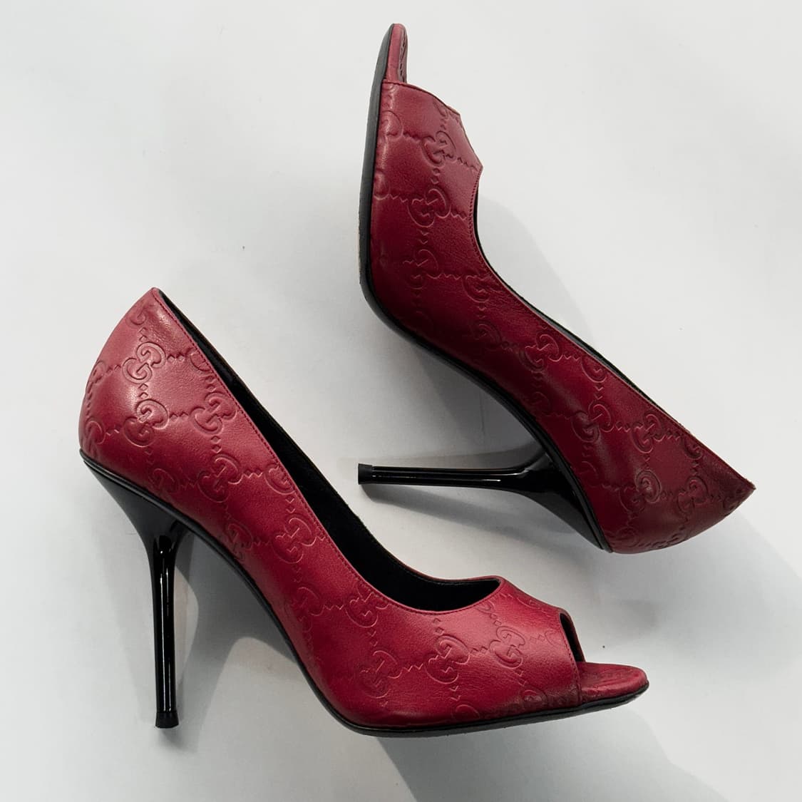 구찌 GG 엠보 로고 펌프스 힐 상품이미지3