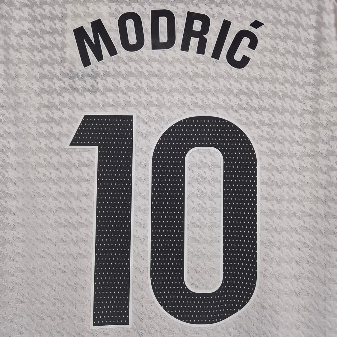 24/25 레알 모드리치 XL (어센틱) 상품이미지2