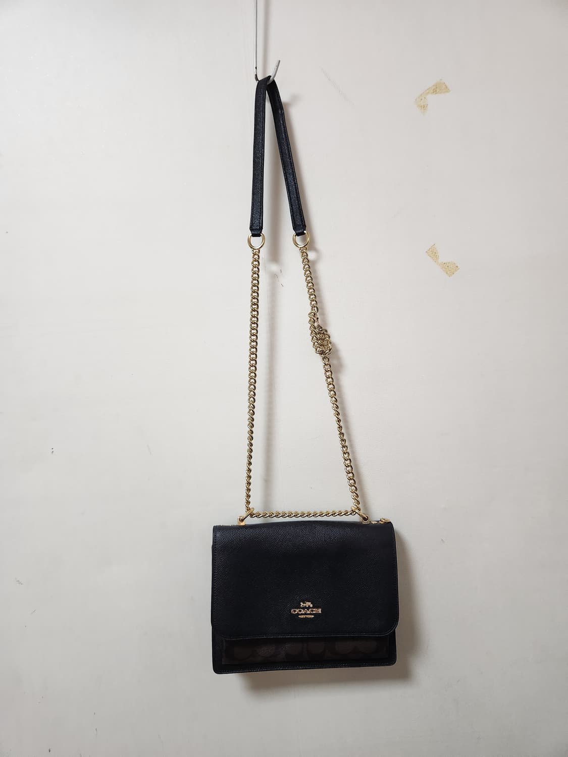 코치 블랙 시그니처 체인 크로스백 상품이미지4