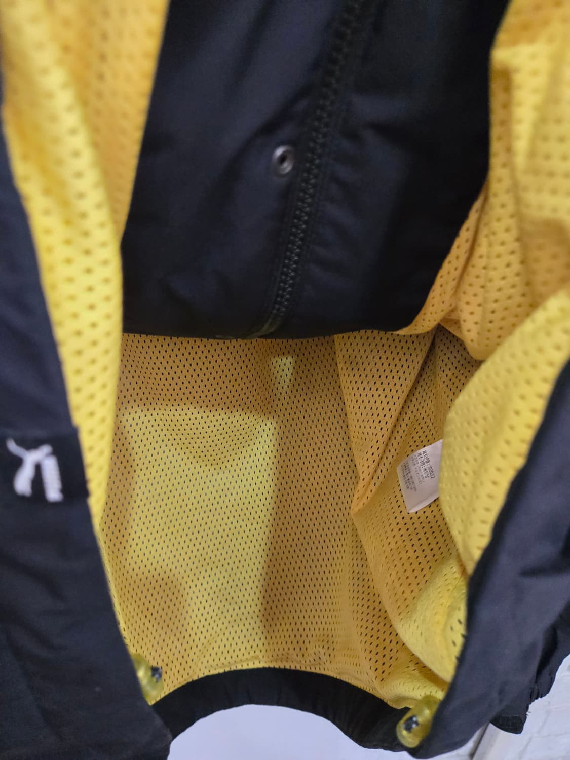 L,100)) PUMA 푸마 올블랙 바람막이 점퍼 ! 안쪽 옐로우색상! 상품이미지4