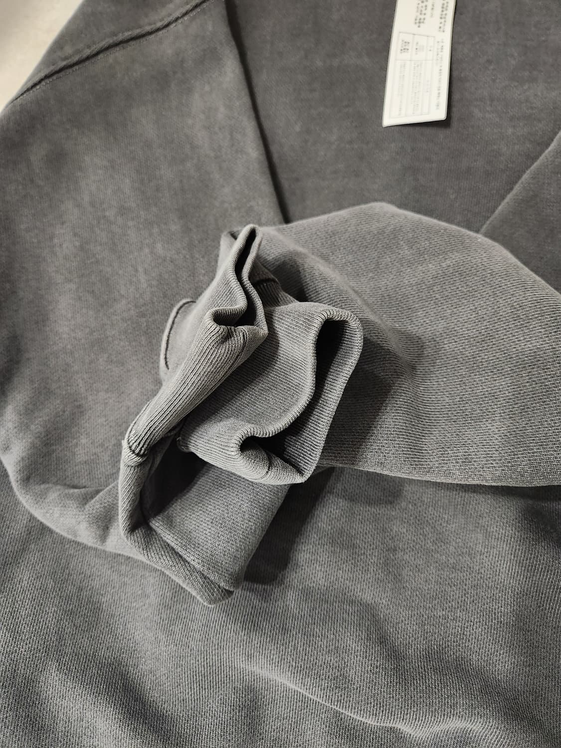 소버먼트 차콜맨투맨 상품이미지5