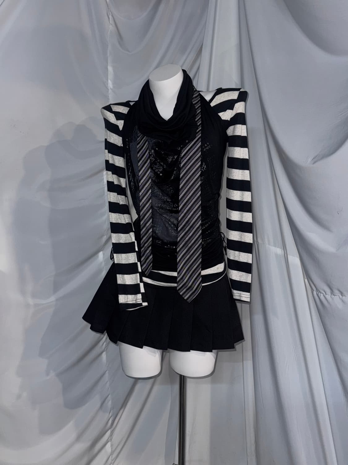 데일리 무채색 스트라이프 레이어드 블랙 펑크 코디세트  상품이미지6