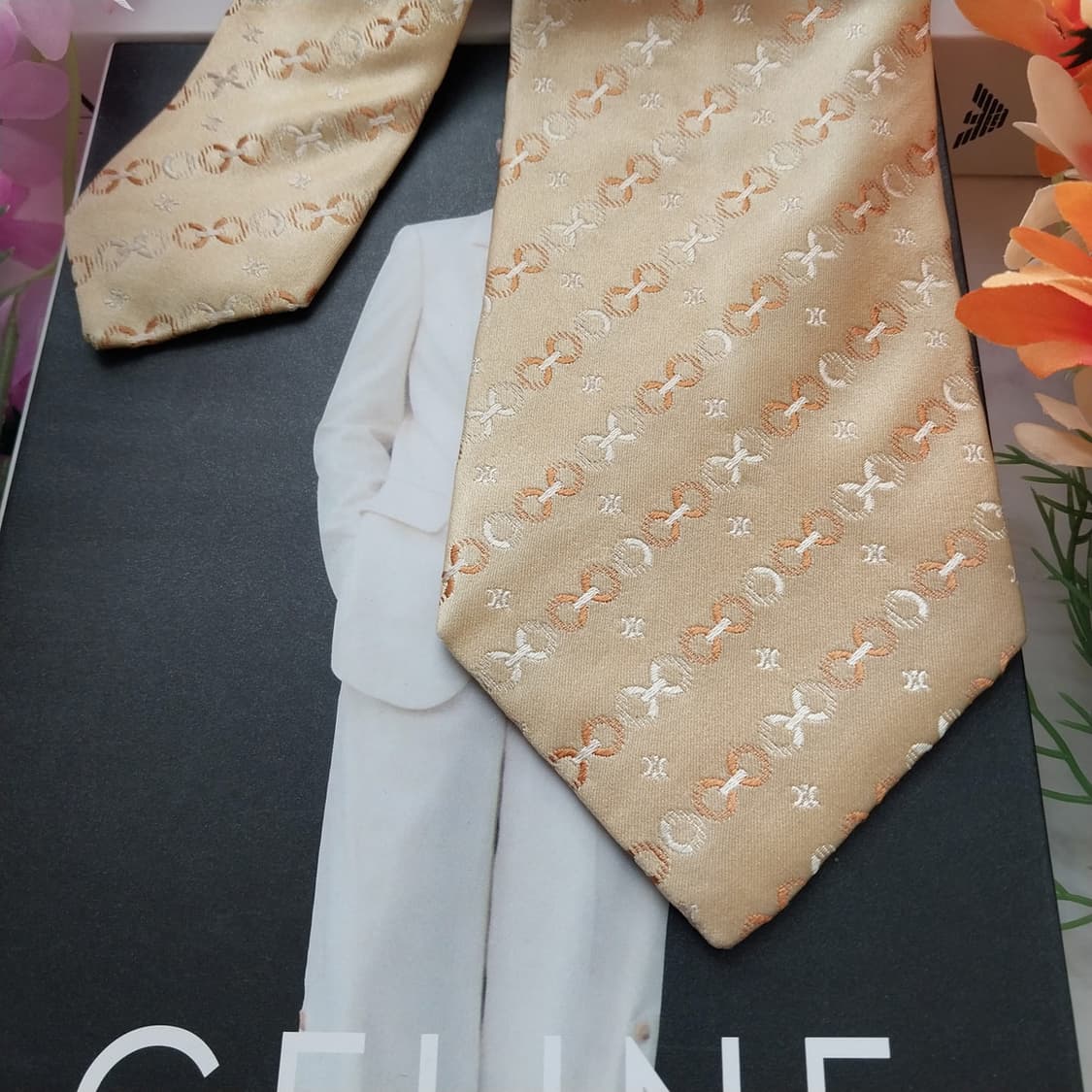 셀린느 실크 옐로우 트리오페 넥타이 9.4cm A+등급 K1420
 상품이미지5