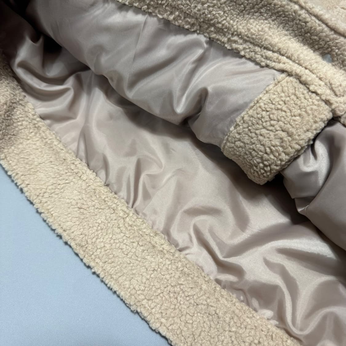 프릭스스토어 베이지컬러 칼라넥 오버 덤블 플리스 트러커 자켓 상품이미지7