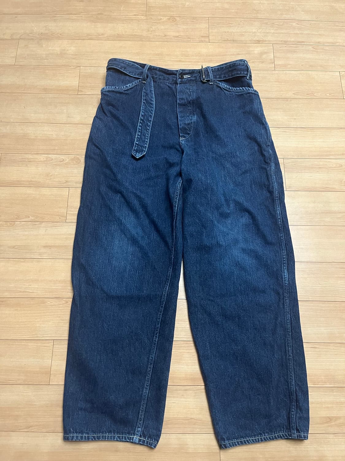 코모리 22aw 벨티드 데님 상품이미지1