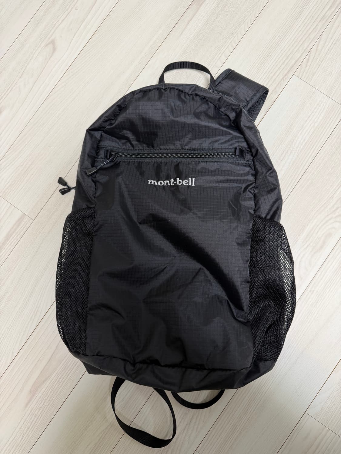 몽벨 10L 백팩 블랙색상 팝니다 상품이미지1