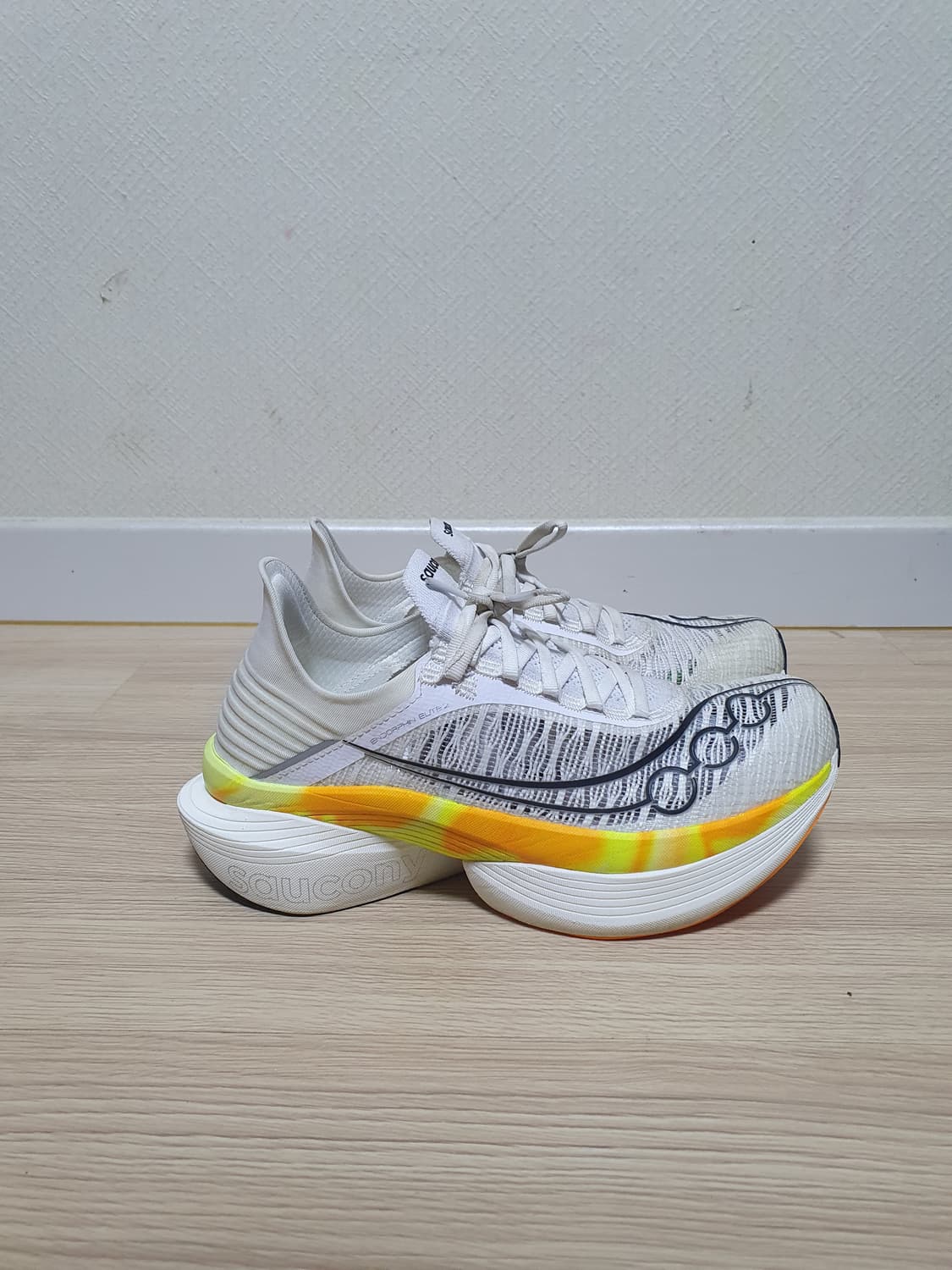 써코니 엔돌핀 엘리트 2 러닝화 265 상품이미지1