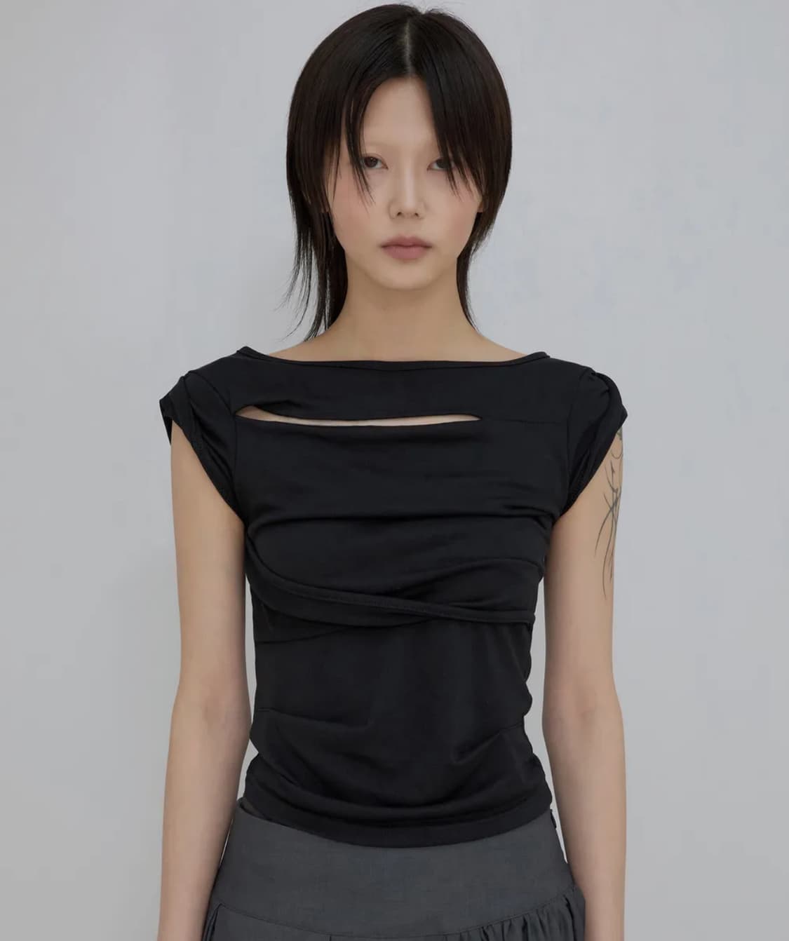 플레어업 Draped Roll-Up T-Shirt 블랙 상품이미지1