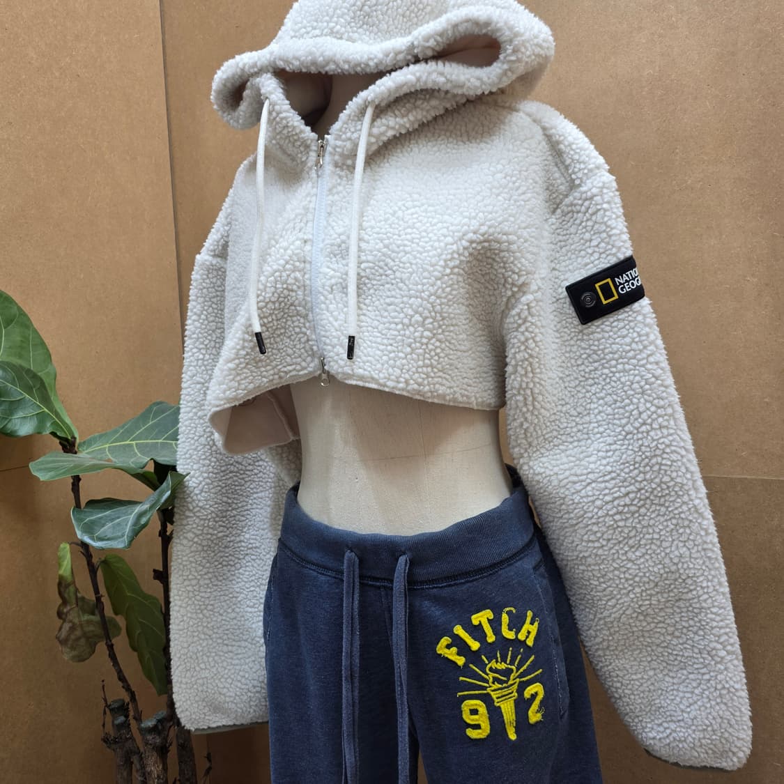 내셔널지오그래픽 언더붑 크롭탑 후드집업 상품이미지2