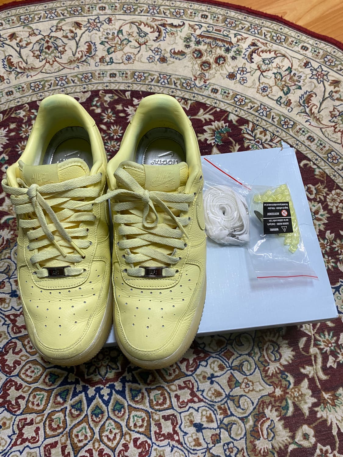 [270]나이키 x 드레이크 녹타 에어포스1 로우 SP 시트론 틴트 상품이미지1