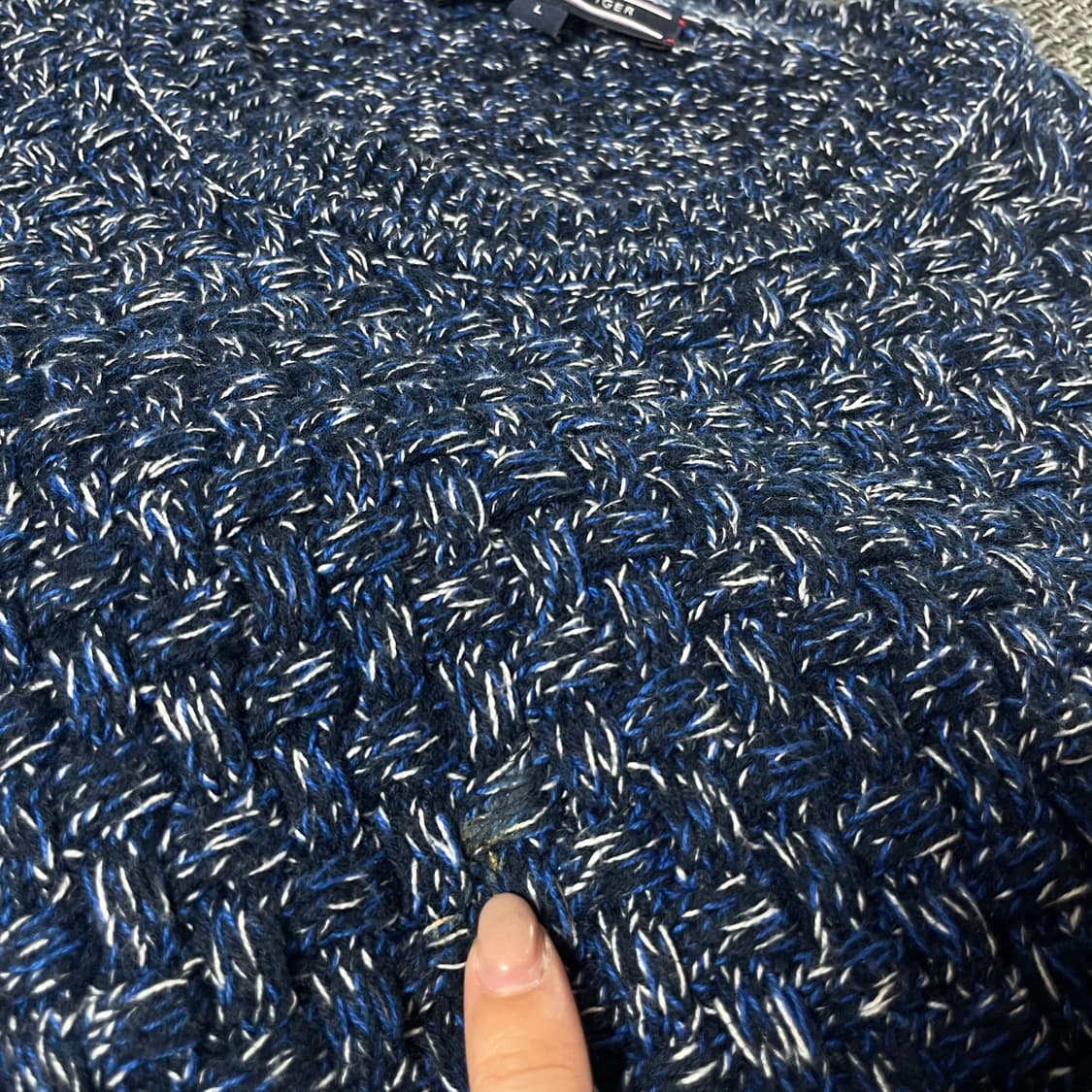 타미힐피거 블루 그라데이션 패턴 라운드넥 긴팔 니트 L 상품이미지7