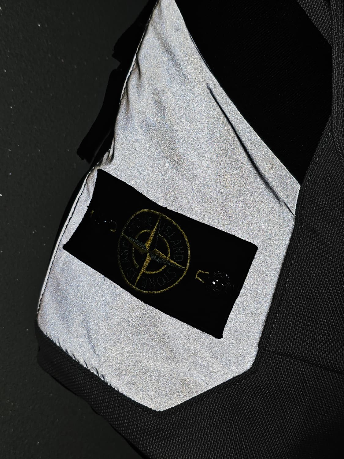 스톤아일랜드 리플렉티브 메신저백 상품이미지3