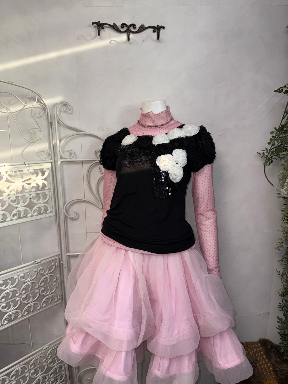 EGOIST black flower corsage half blouse  상품이미지8