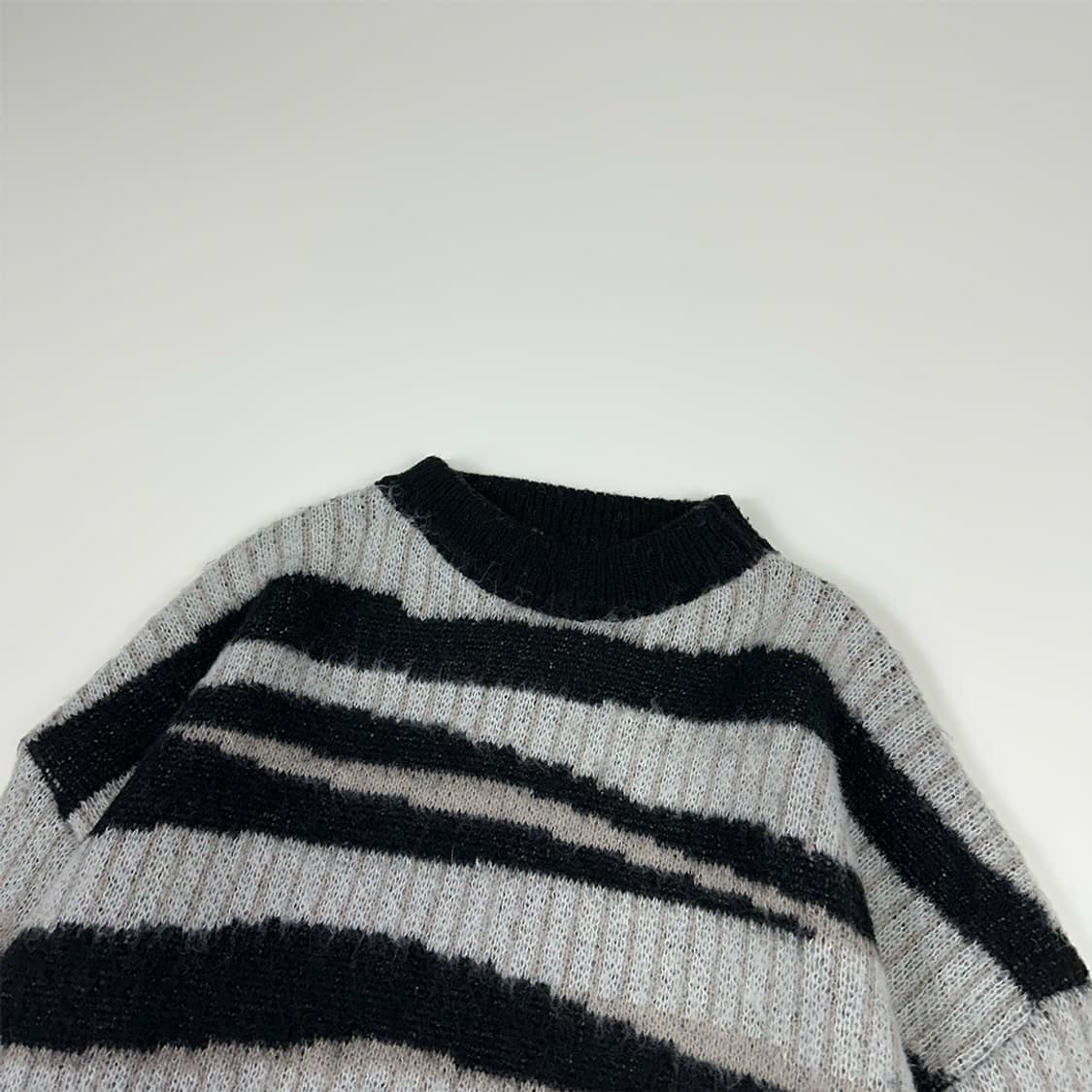 지브라 패턴 부클 니트 상품이미지3