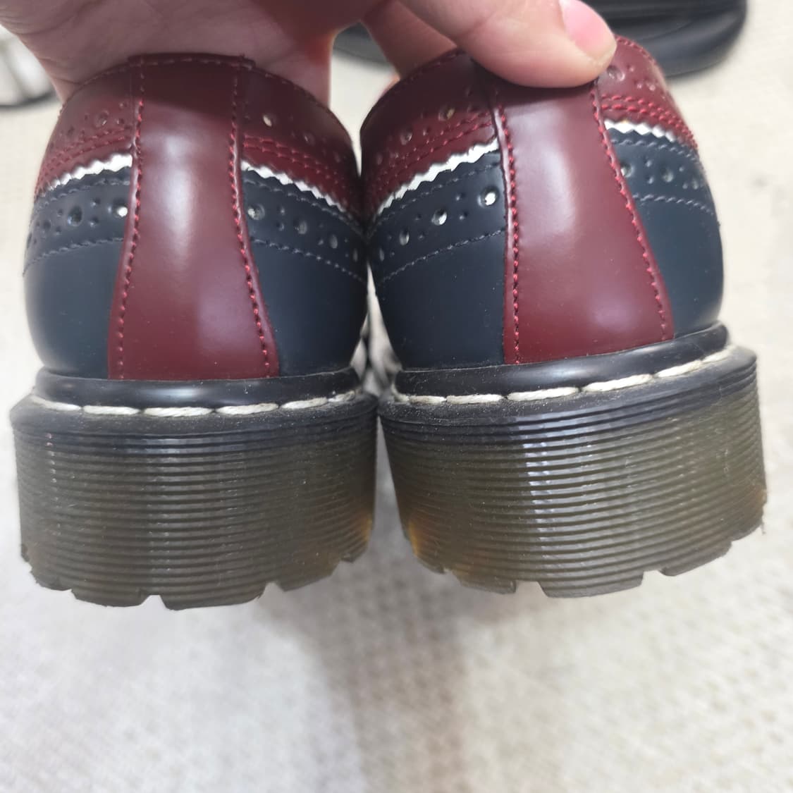 닥터마틴 삼색 윙팁 슈즈 블랙/화이트/레드 UK5 240 상품이미지5