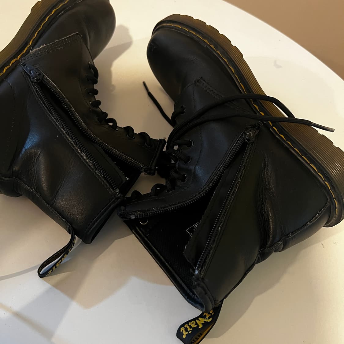 닥터마틴 1460 8홀 부츠 상품이미지3