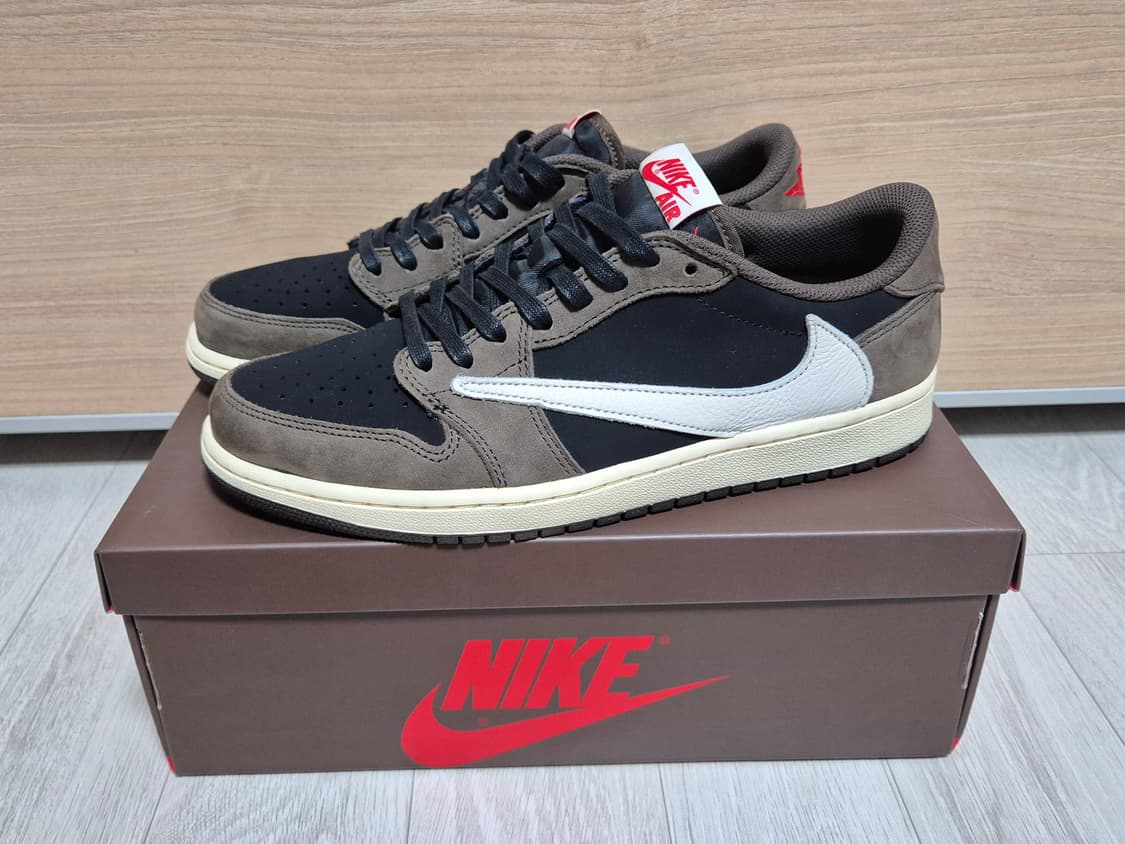 나이키 조던1 로우 트래비스 스캇 OG 모카 Tavis Scott 상품이미지1