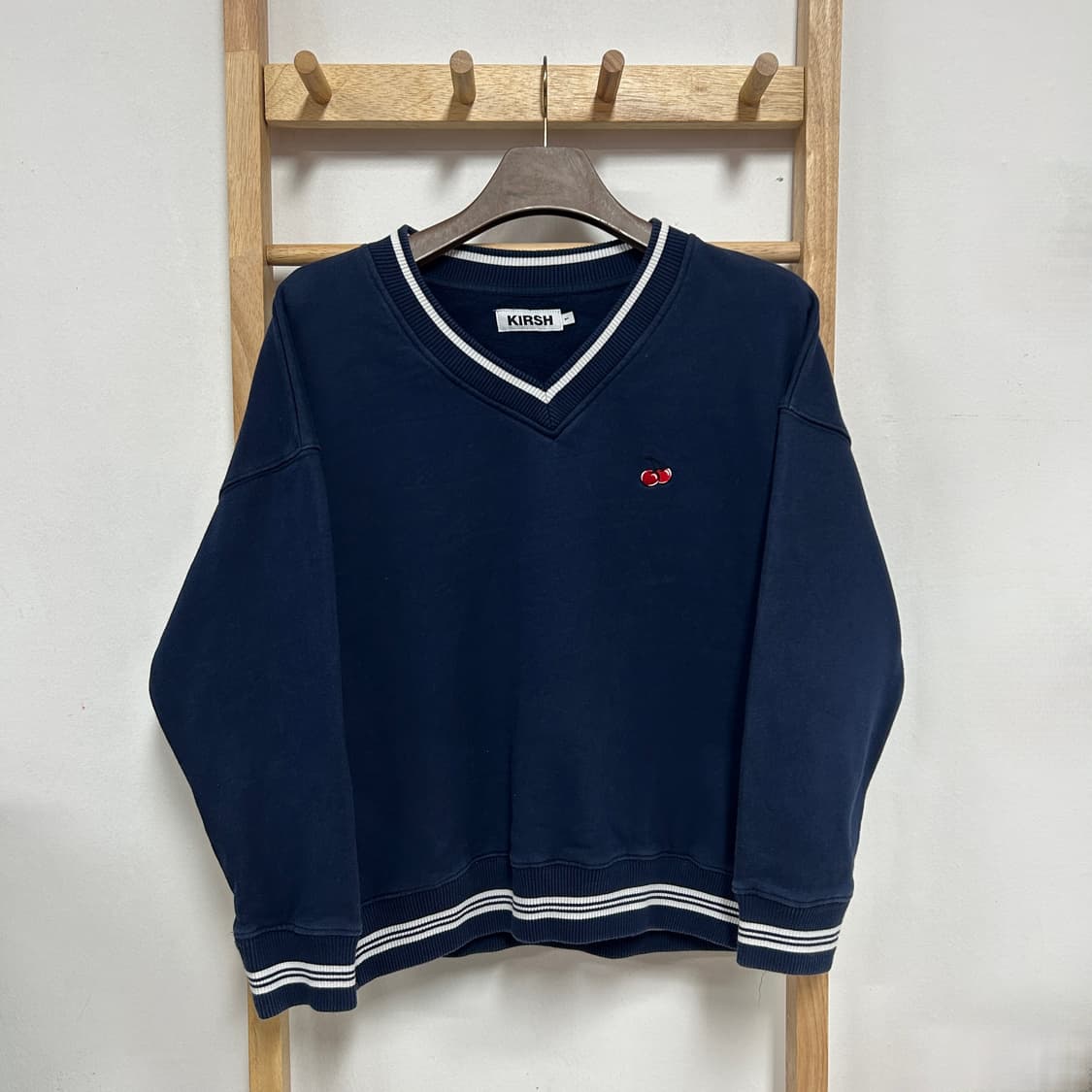 키르시 오버핏 브이넥 스웻셔츠 맨투맨 네이비 상품이미지2