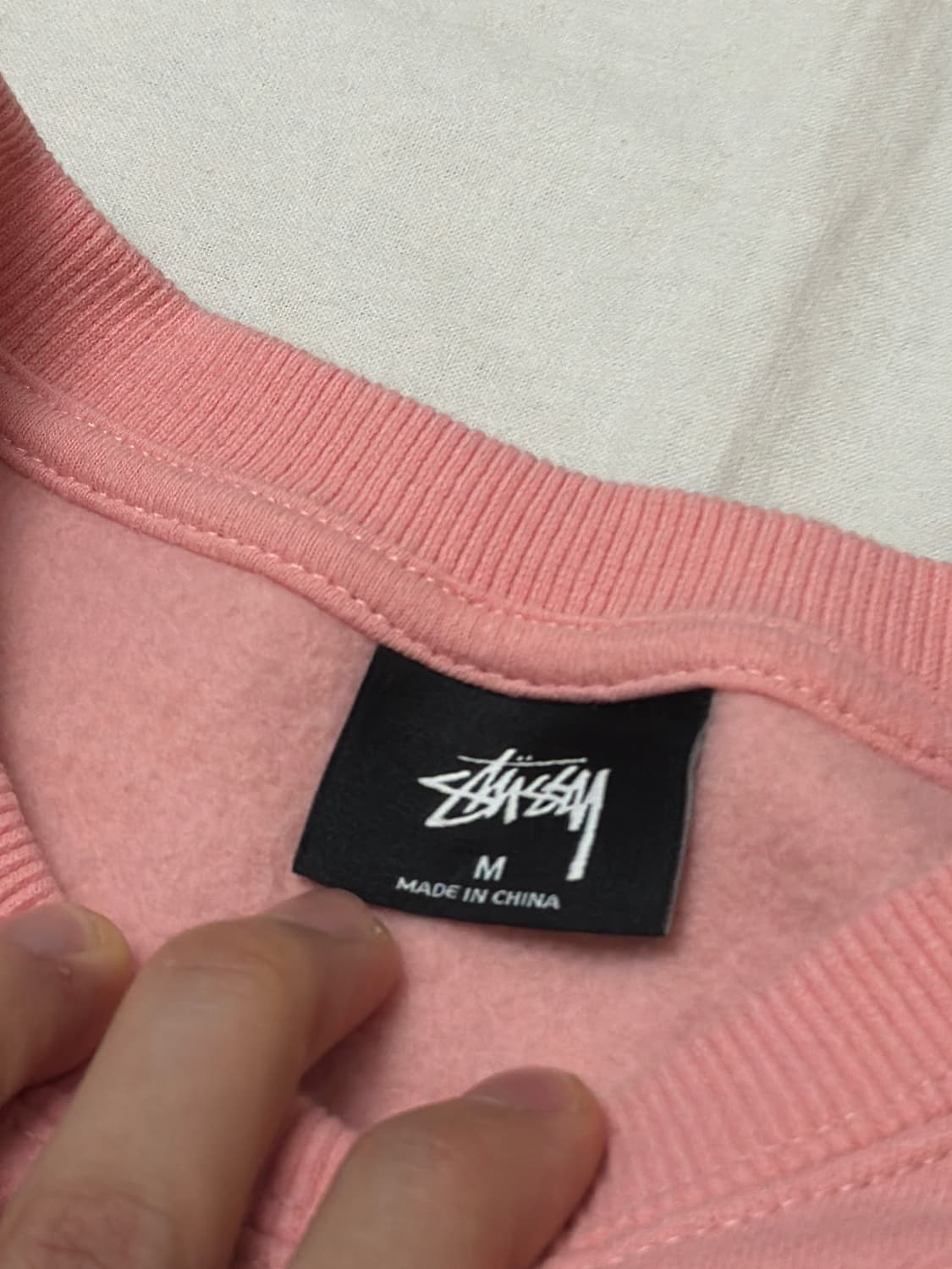 스투시 서울 한정 스탁로고 맨투맨 스웻셔츠 핑크 상품이미지5