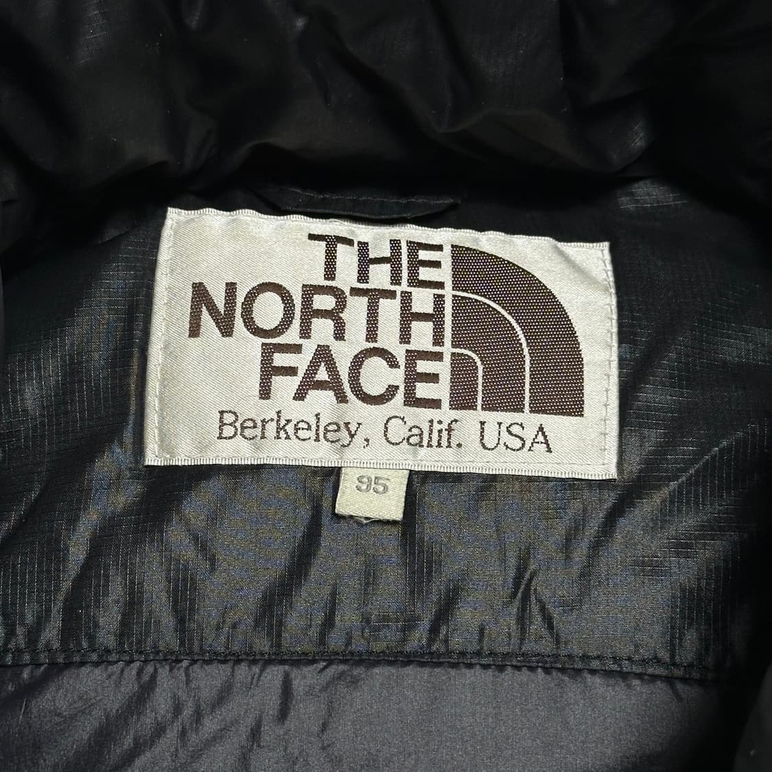 The North Face 화이트라벨 구스다운 눕시  스웨이드 배색 패딩 상품이미지3