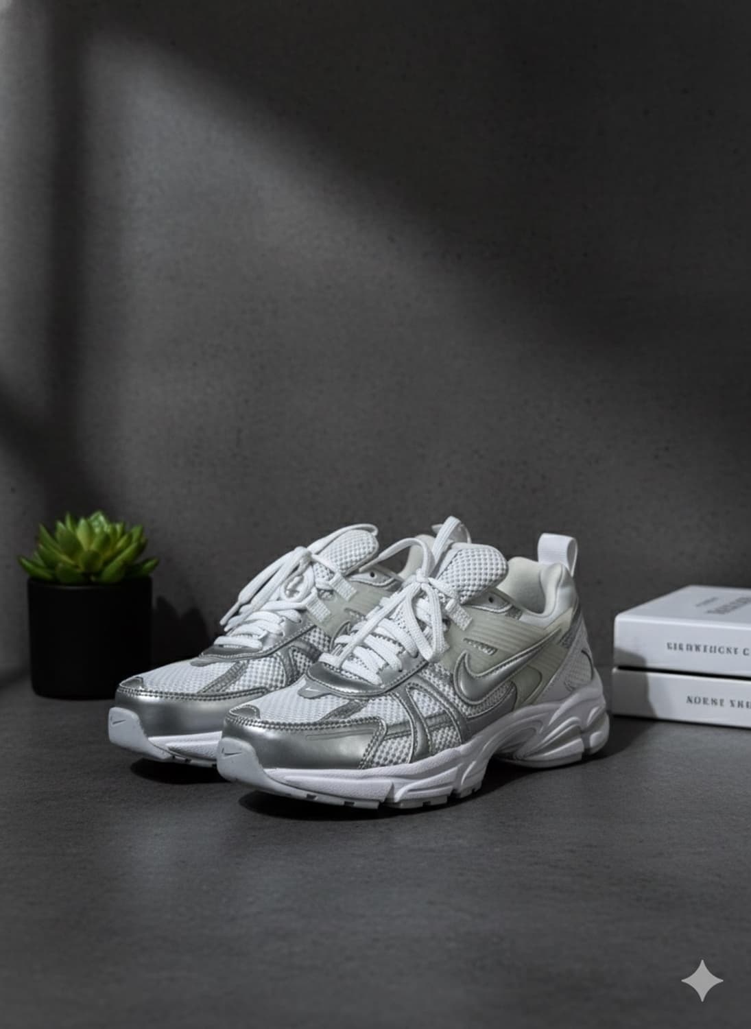 나이키 V2K 테크노 흰/실버 245mm 상품이미지1