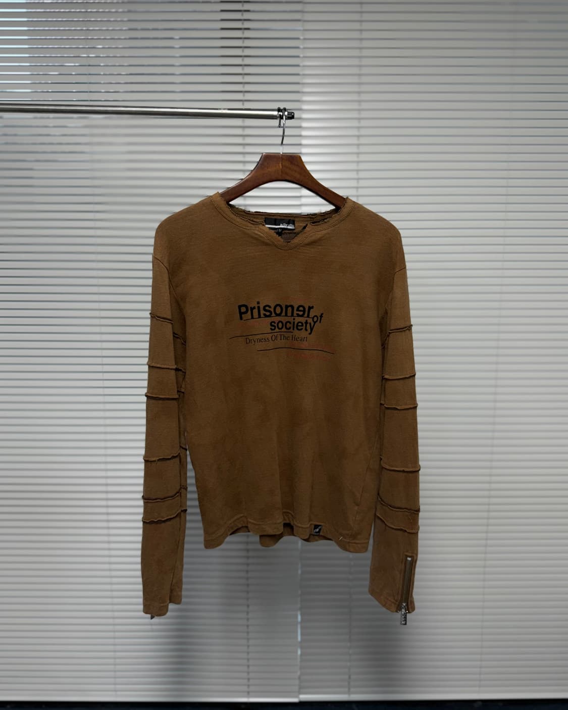 in the attic 롱슬리브 상품이미지1