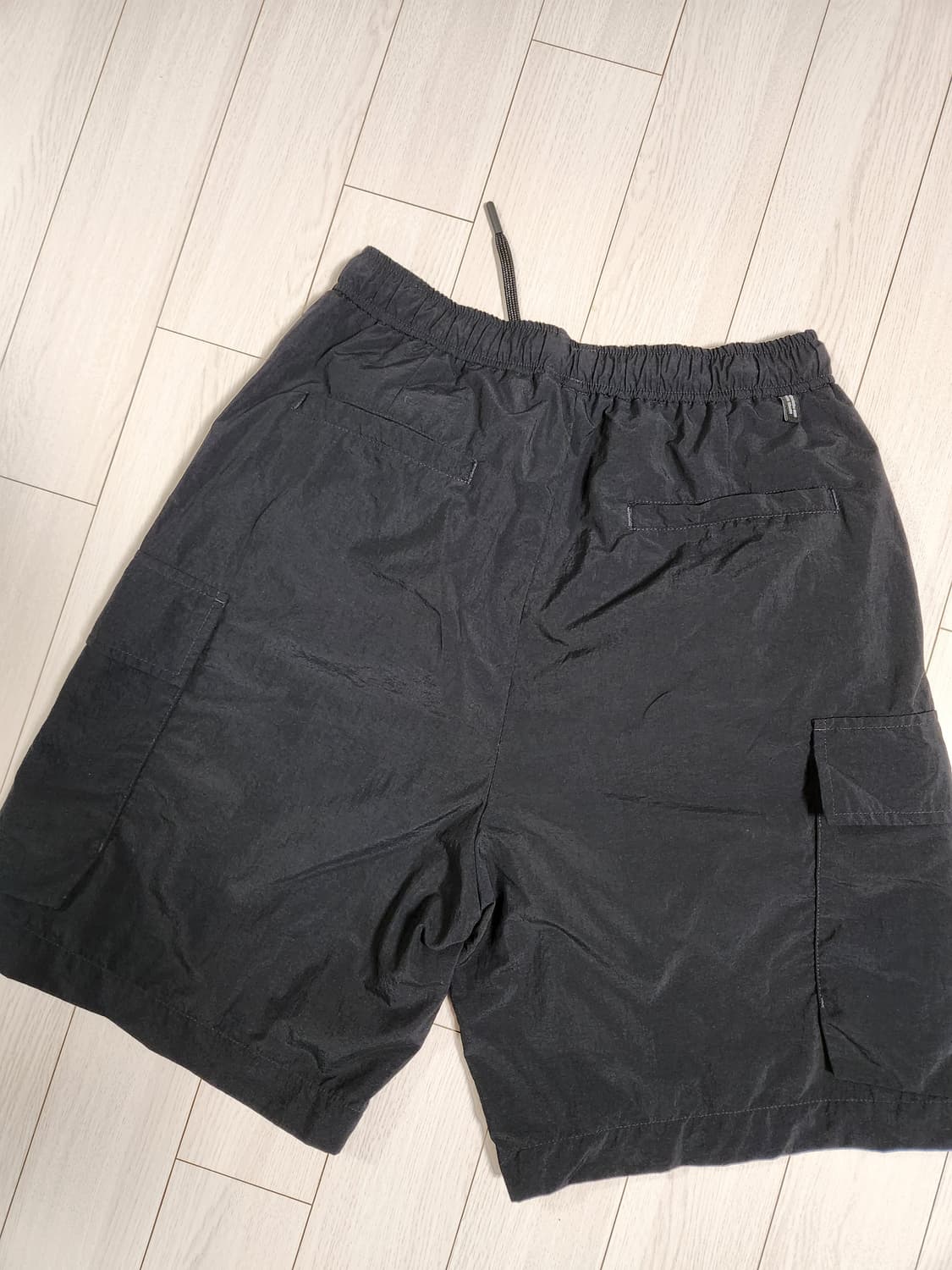 새상품급)커스텀멜로우 우븐 카고 밴딩 반바지 사이즈78

여러 중고사이트 상품이미지8