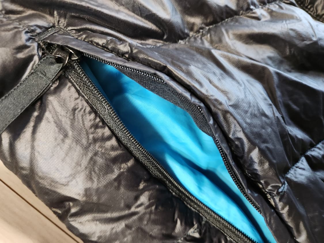 컬럼비아 구스다운 옴니쉴드 경량패딩 사이즈95(m)

여러 중고사이트에도 상품이미지9