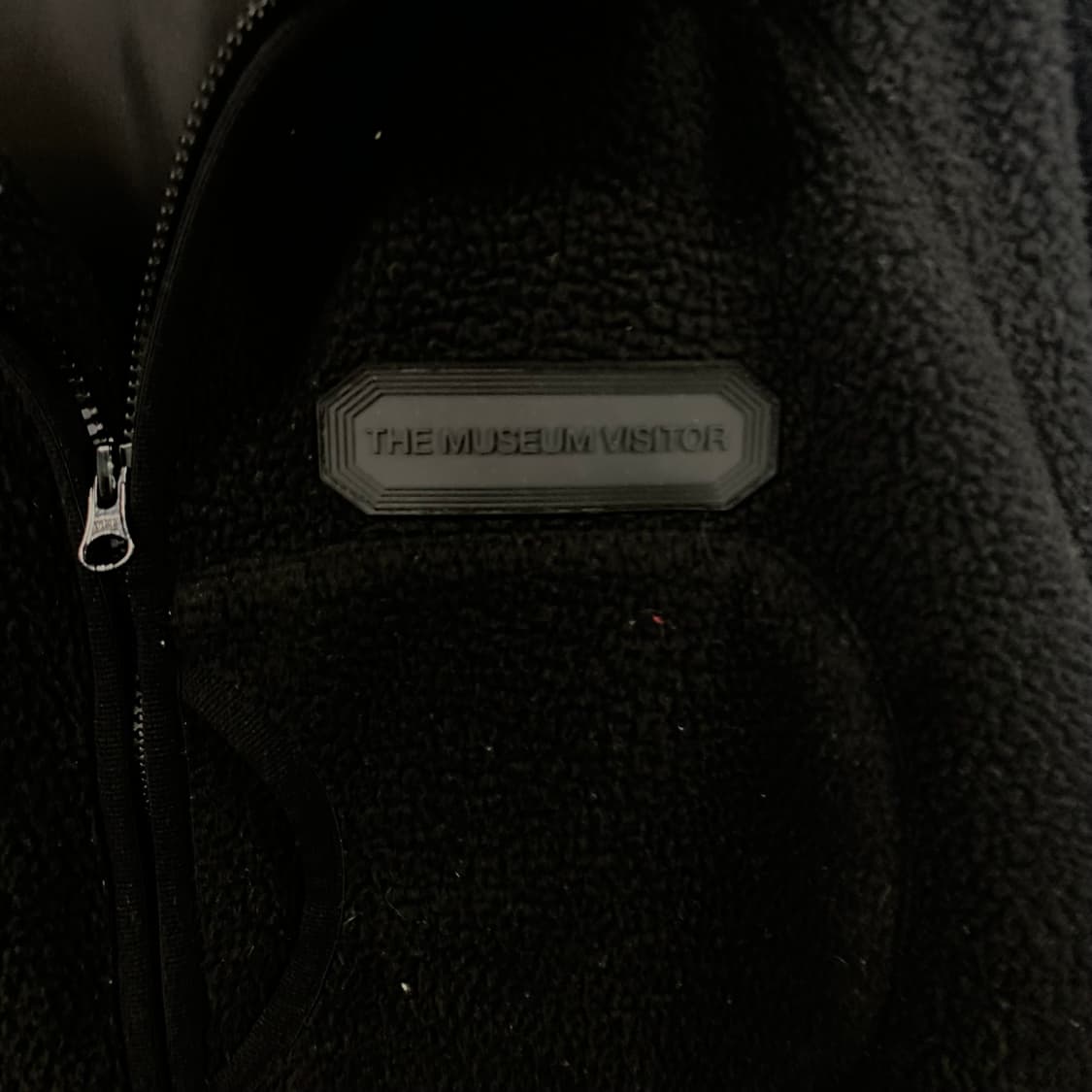 더 뮤지엄 비지터 블랙 후리스 플리스 자켓 상품이미지4