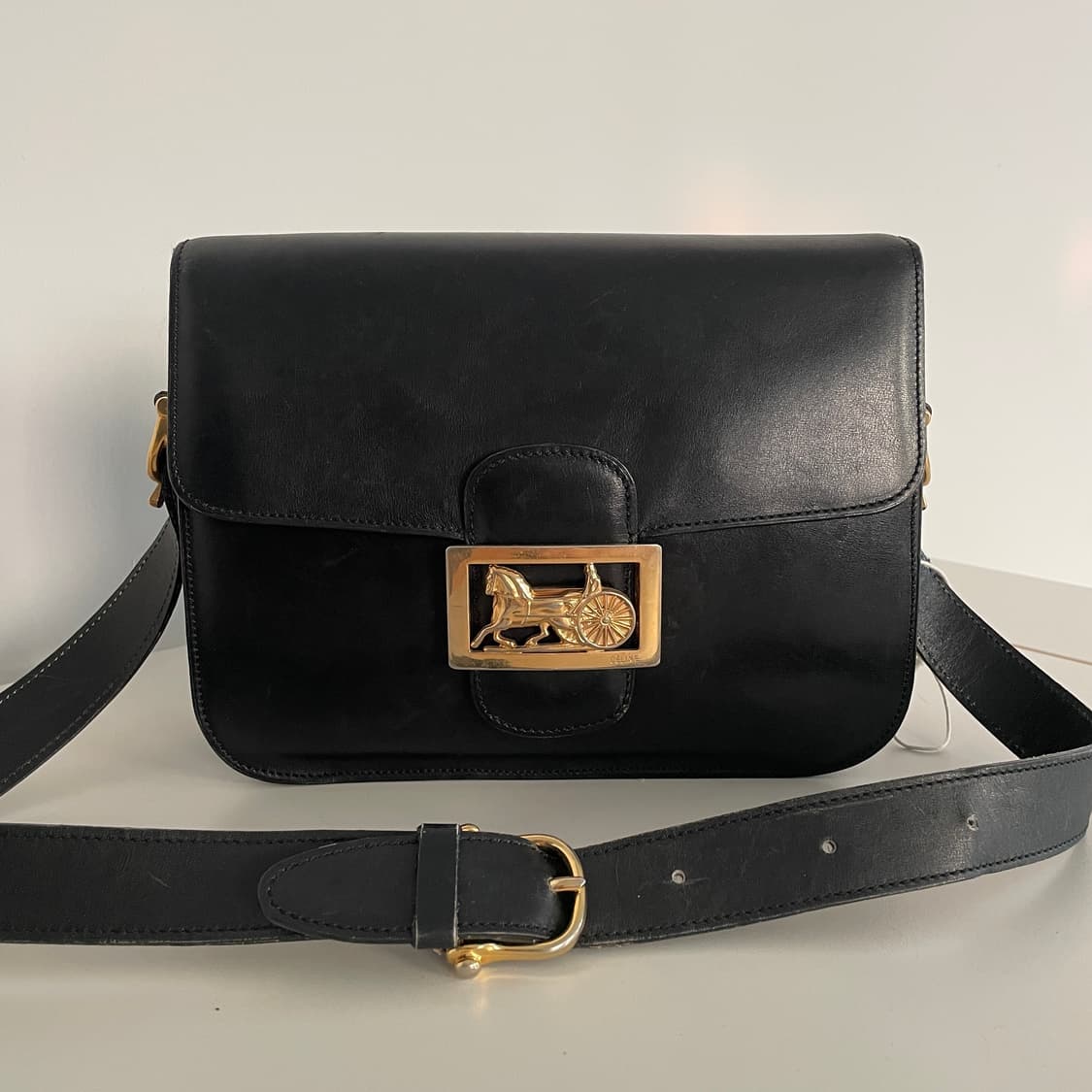 셀린느 블랙 레더 마차백 숄더백 상품이미지2