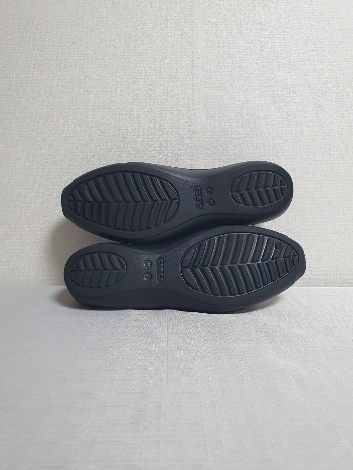 240mm 크록스 샌들 시에나 플랫 슈즈 블랙  W7 상품이미지8