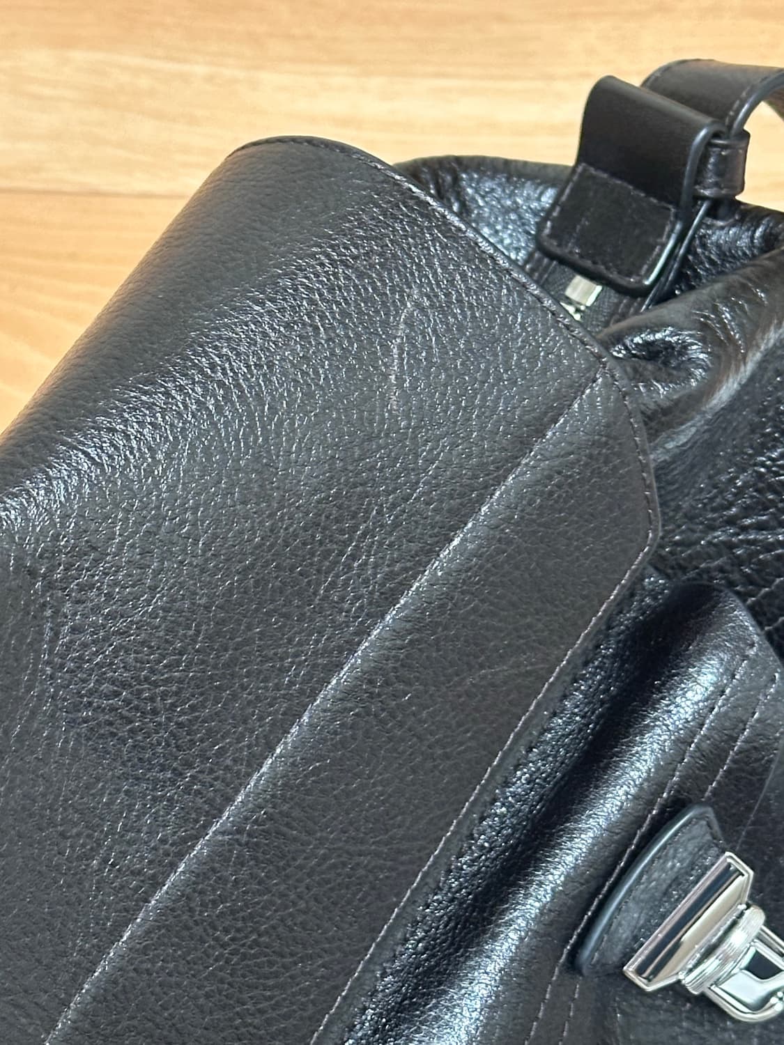 르메르 글로시 베지터블 레더 위켄드 기어백 에스프레소 상품이미지8