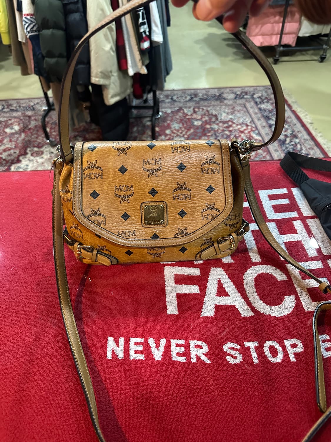 MCM 비세토스 토드크로스백 상품이미지1